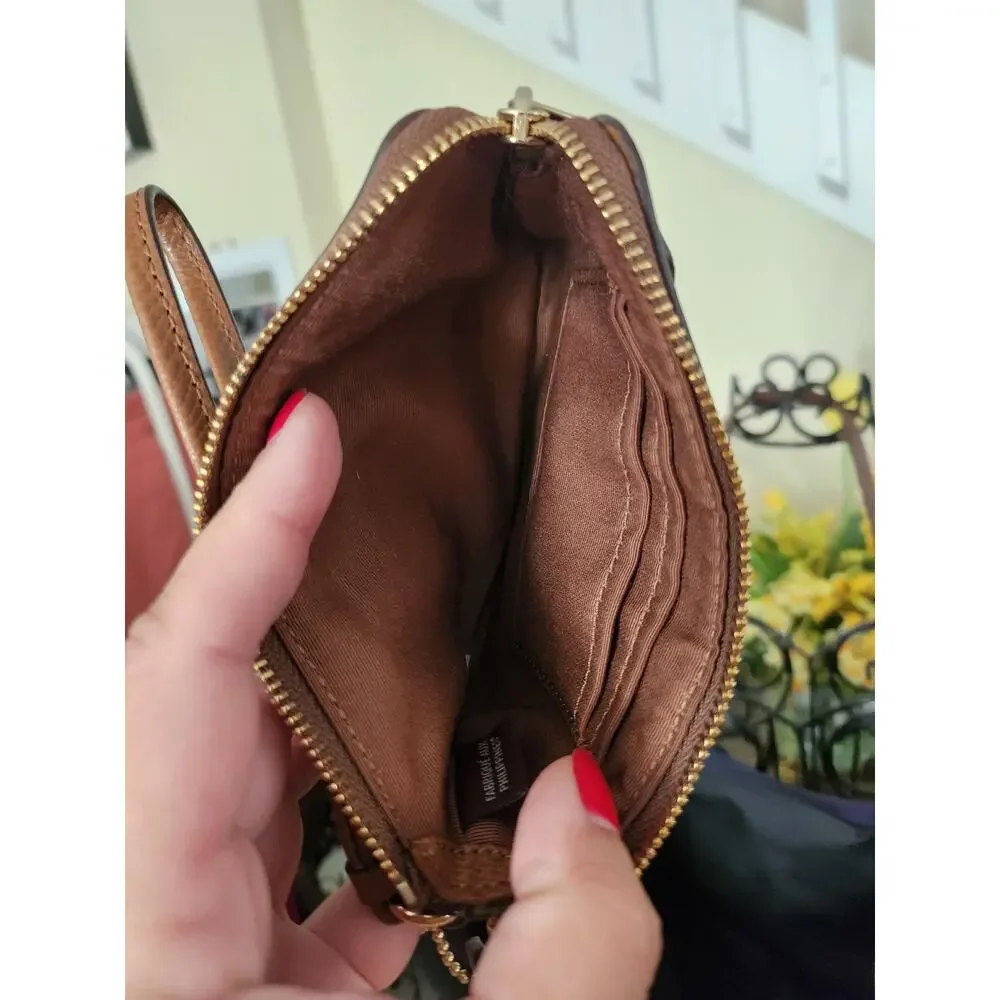 Coach corner zip